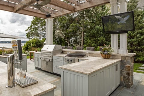 Outdoor Kitchen TV Ideas: Benefits and Layout Ideas