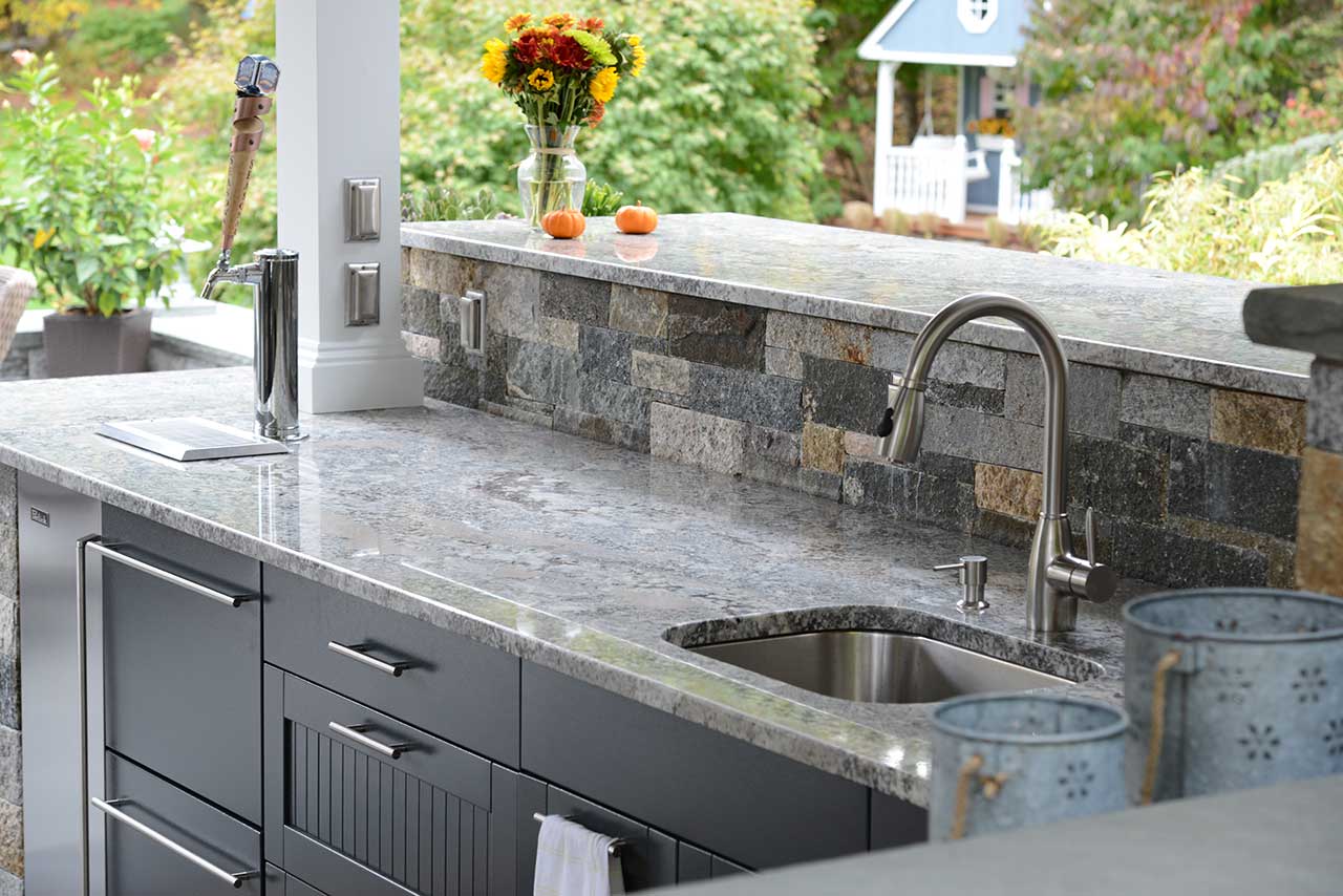 outdoor kitchen cleaning