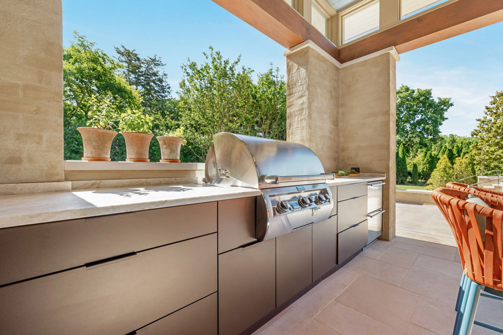 Design Inspiration: Outdoor Kitchen Color and Door Style