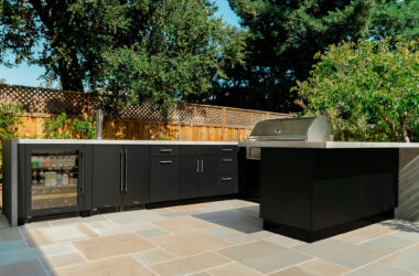 5 Benefits of a Powder Coated Outdoor Kitchen