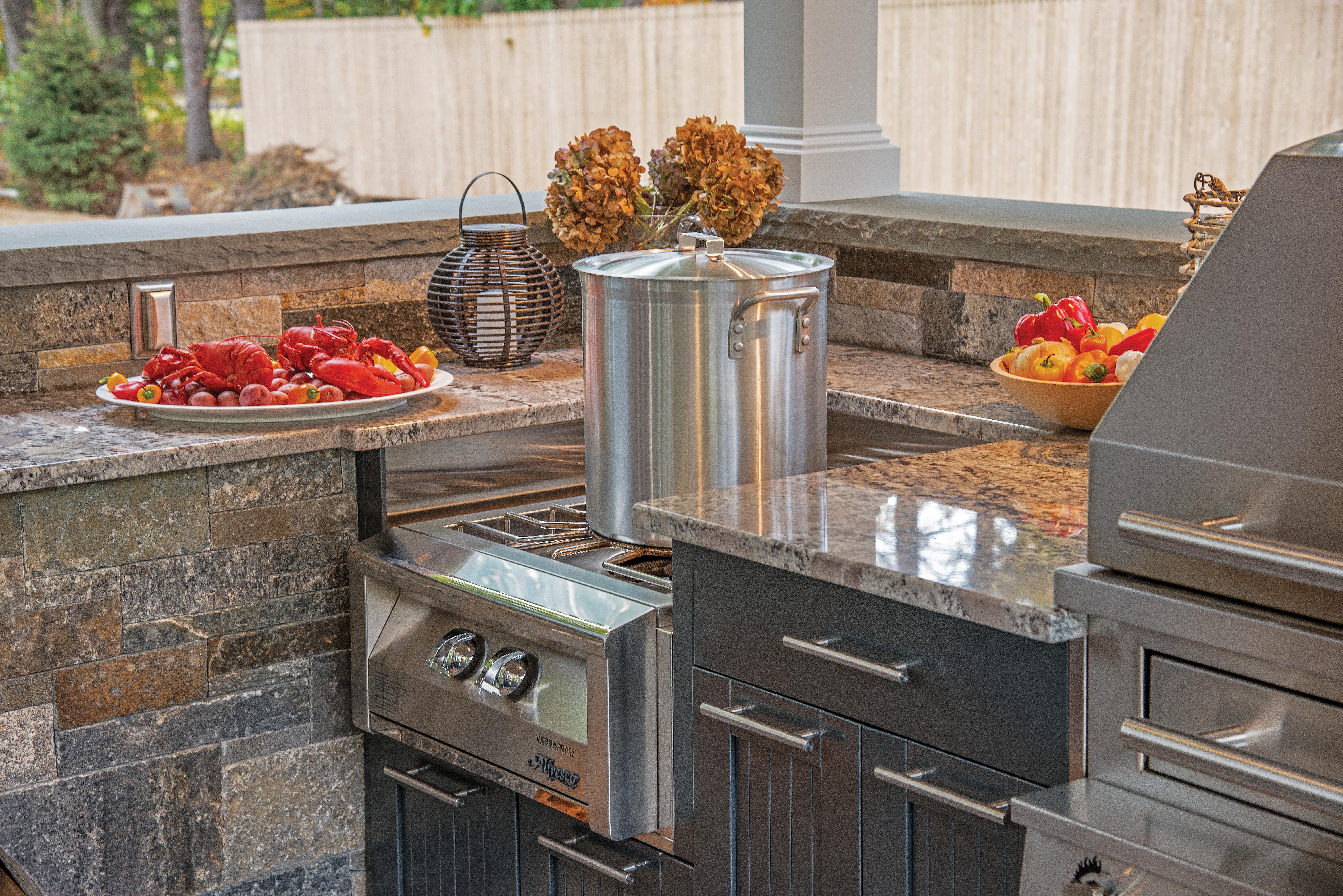 Best Outdoor Kitchen Appliances You Need, What Are The Best Outdoor Kitchen Appliances